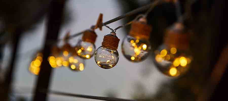 Edm - Guirlande lumineuse sphérique EDM - style guinguette - multicolore -  120 ampoules LED - 14 m - 71015 - Décorations de Noël - Rue du Commerce