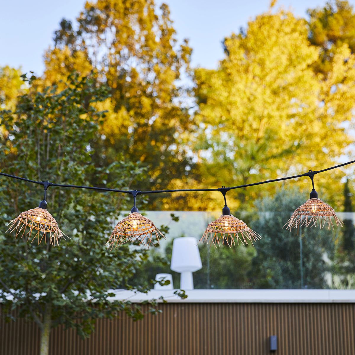 Guirlande lumineuse raccordable d'extérieur avec abat-jour en polyrotin style bohème 10 ampoules à filament douille E27 LED blanc chaud HAWAII LIGHT CONNECTABLE 6m