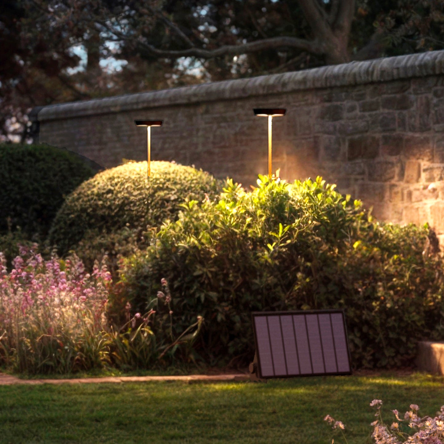 Borne solaire en aluminium PIN MINI à connecter avec la station de charge solaire ELEKTRON H94cm