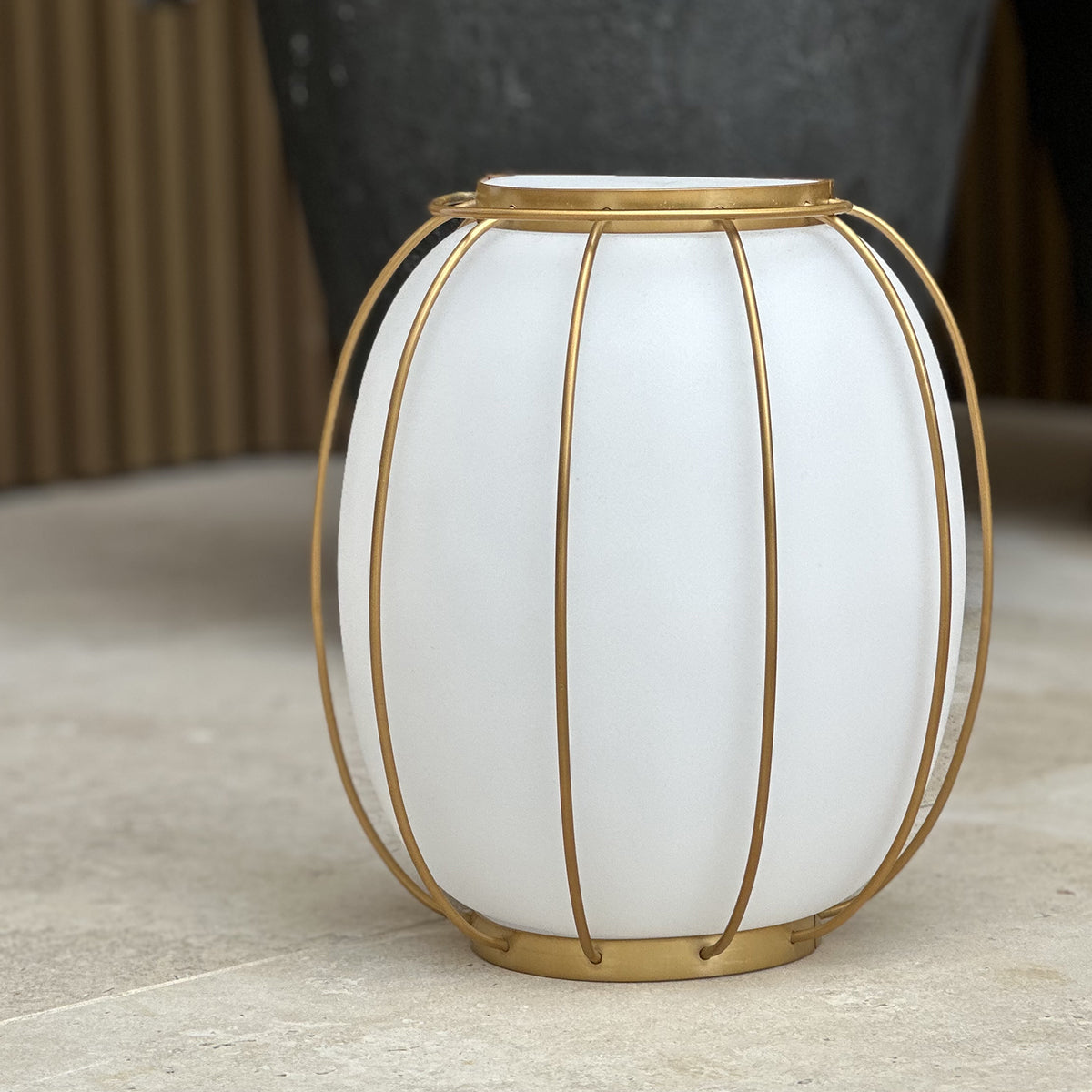 Kabellose Tischlampe mit goldenem Metallgriff LED warmweiß / kaltweiß TULUM H27cm