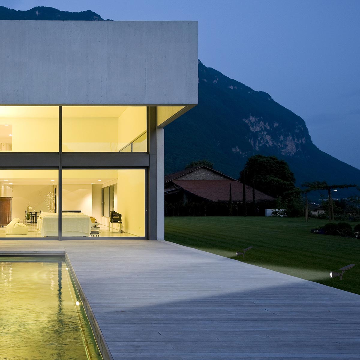 Lot de 2 spots solaires projecteurs 2en1 à piquer ou à fixer éclairage puissant dimmable LED blanc SPIKY AWAY H38cm