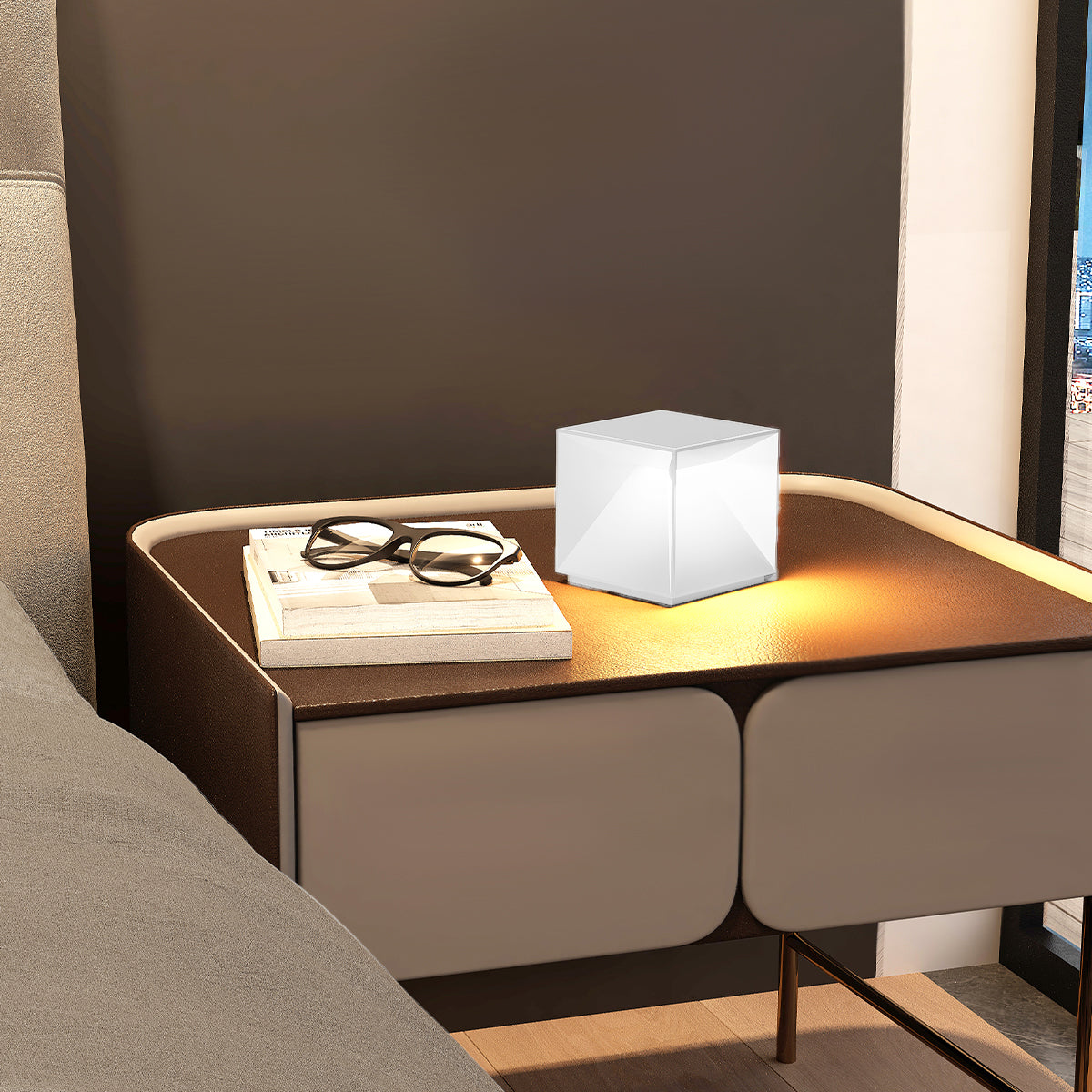 Mini lampe de table cubique en aluminium blanc LED blanc chaud dimmable CUBOX MINI WHITE H8cm
