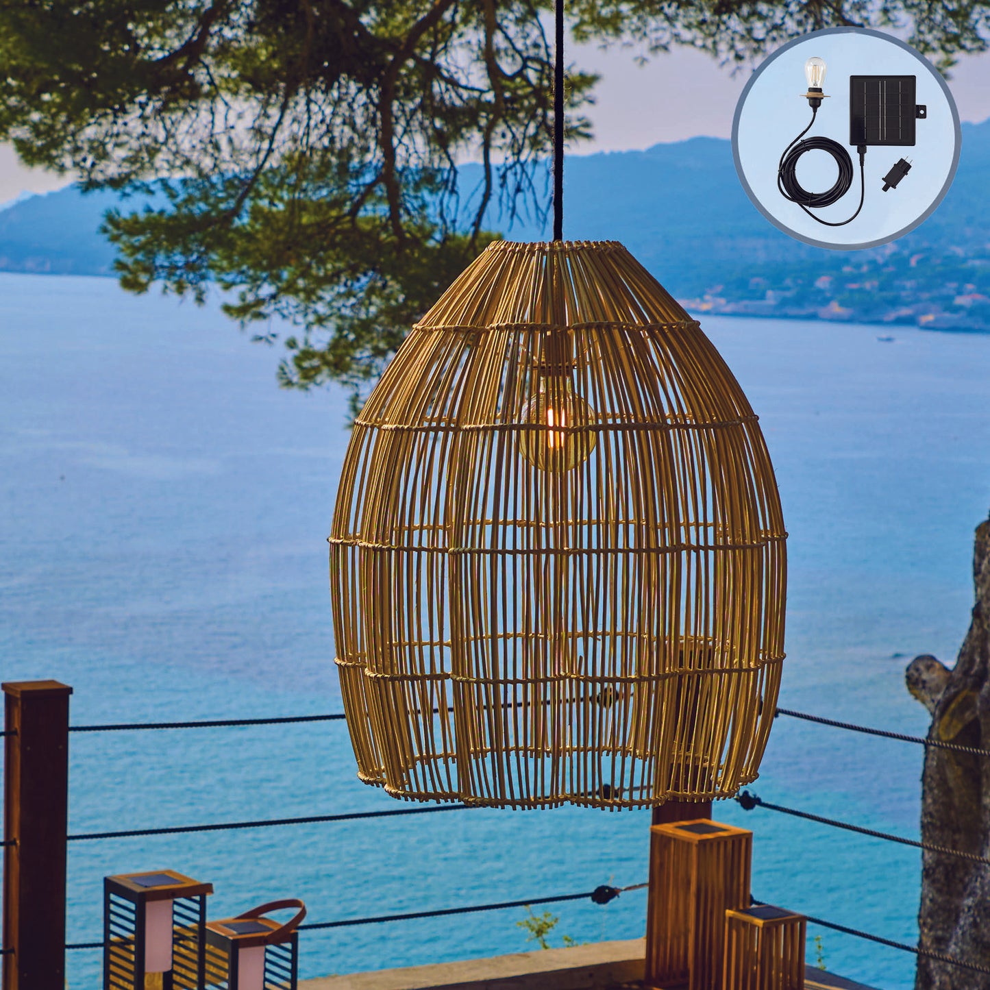 Suspension solaire AVILA SOLAR en rotin naturel avec câble hybride secteur et solaire 5m de longueur