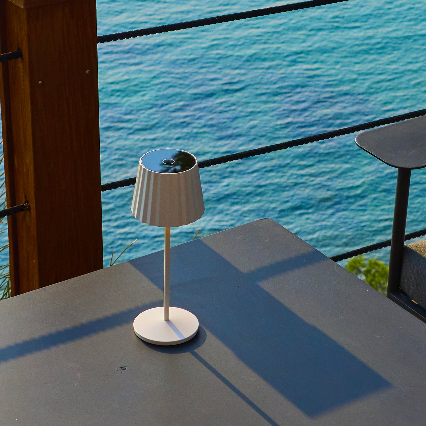 Kabellose warmweiße LED-Tischlampe ABBY WHITE H30cm