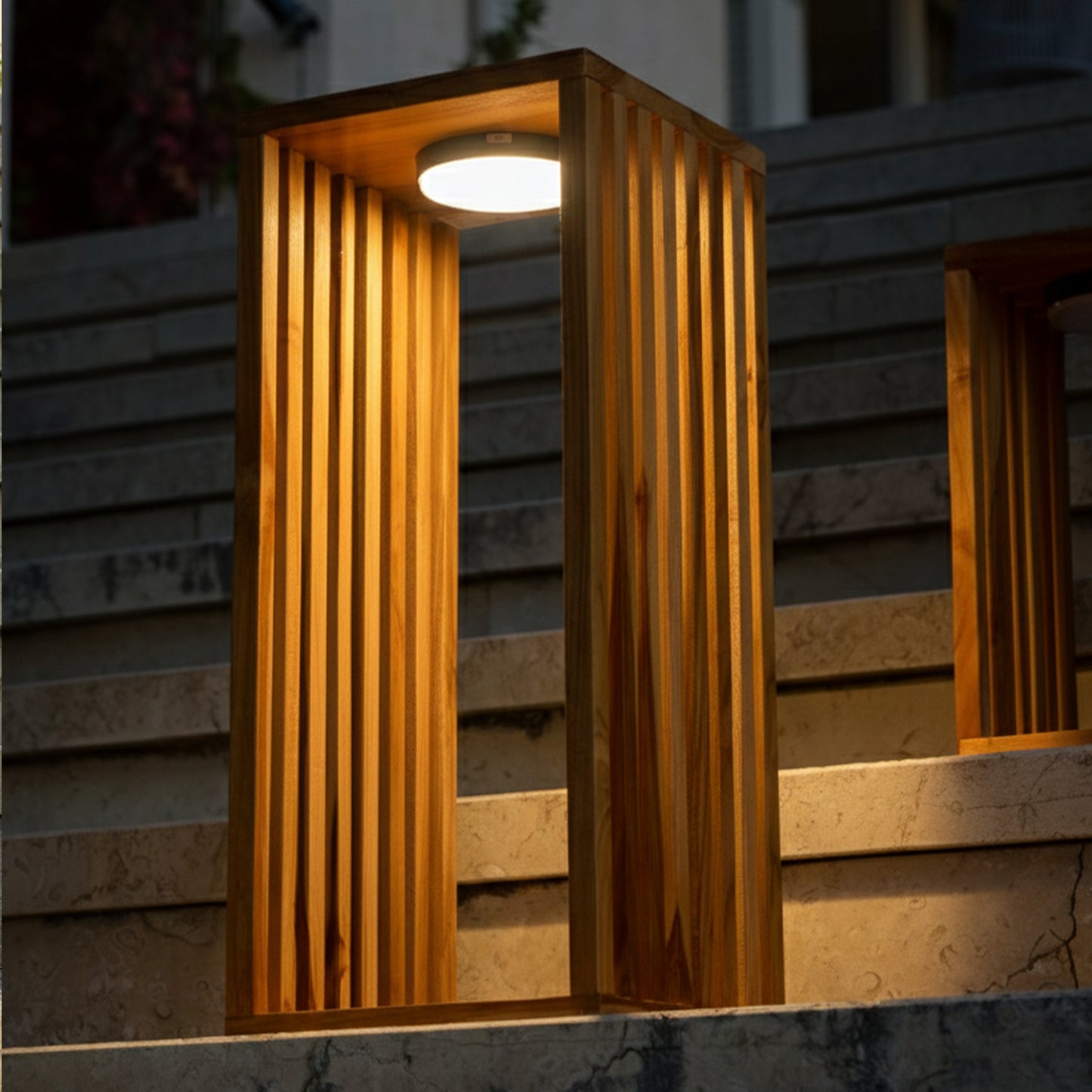 Lanterne solaire décorative LED blanc chaud CHENNAI TALL en bois teck massif H50cm