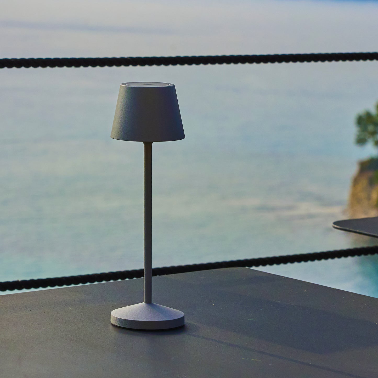 Lampe de table sans fil LED blanc chaud dimmable EMILY H25cm, Gris