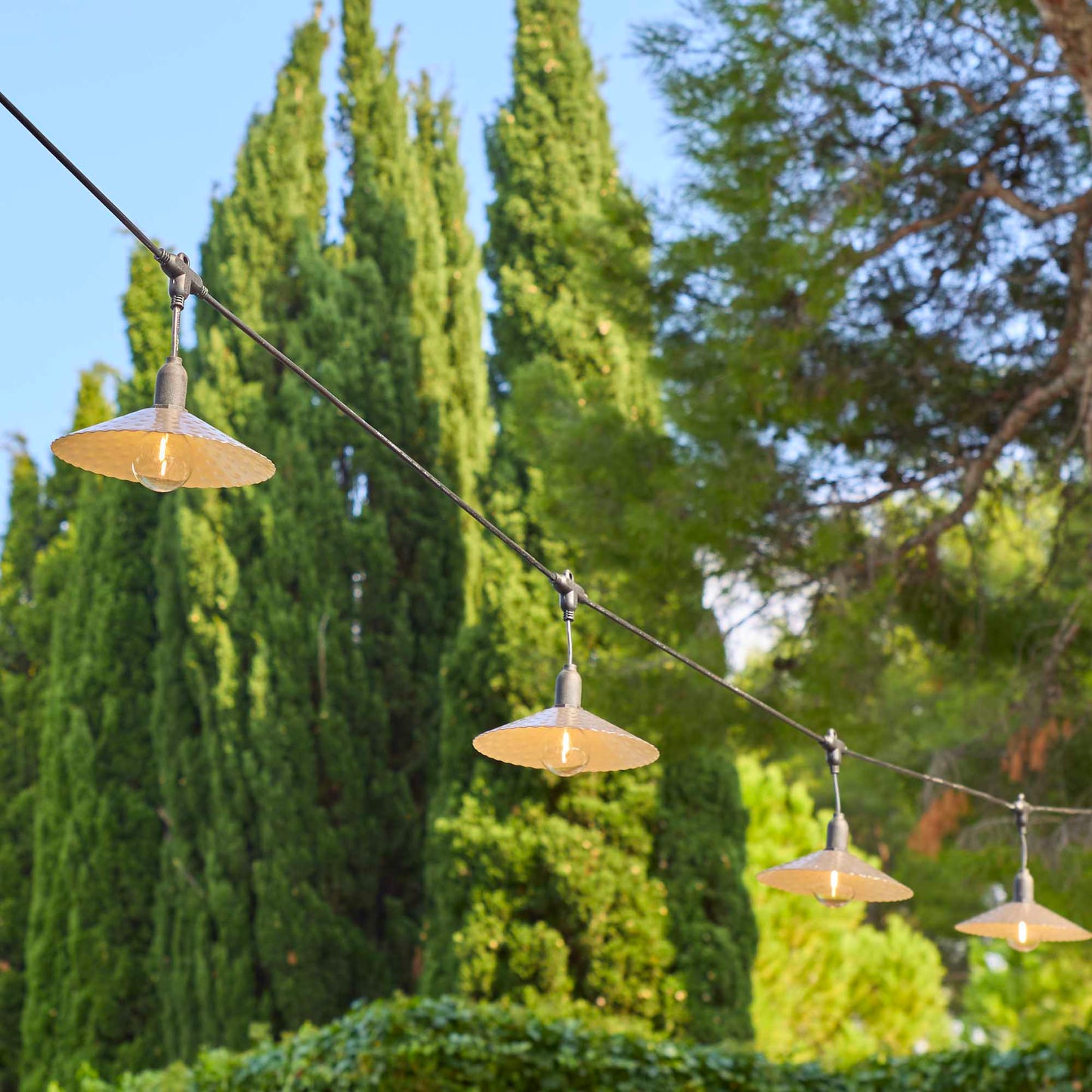 Guirlande lumineuse extérieur 10 abat-jour en acier style vintage MINI VINTY LIGHT HYBRID LED blanc chaud 6m solaire et sur secteur