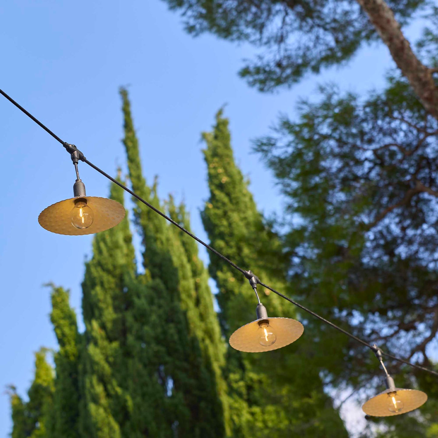 Guirlande lumineuse extérieur 10 abat-jour en acier style vintage MINI VINTY LIGHT HYBRID LED blanc chaud 6m solaire et sur secteur