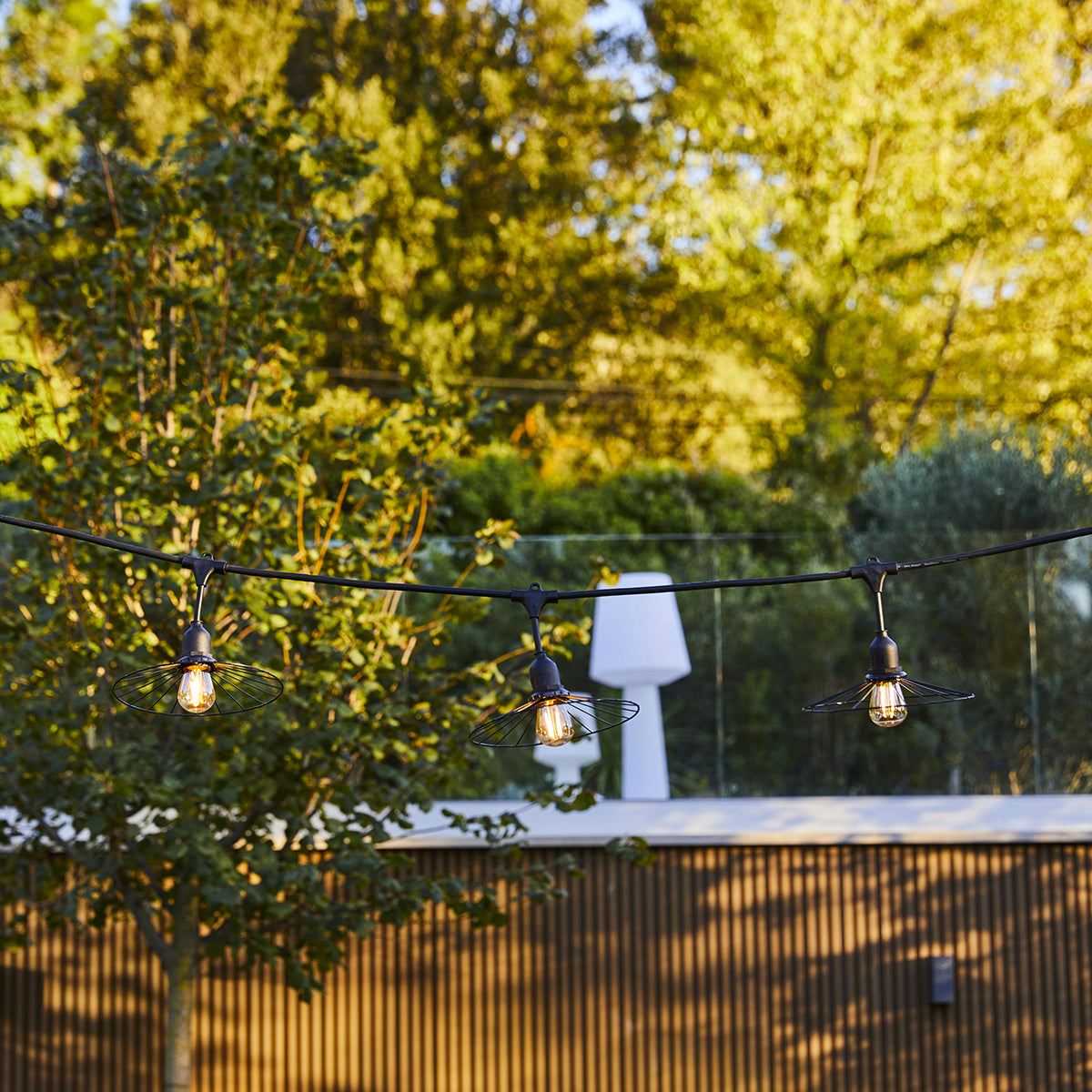 Guirlande lumineuse extérieur avec abat-jour en acier effet cage 10 ampoules à filament douille E27 LED blanc chaud CHIC CAGE LIGHT 6m