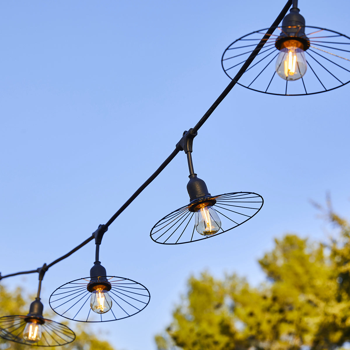 Guirlande lumineuse extérieur avec abat-jour en acier effet cage 10 ampoules à filament douille E27 LED blanc chaud CHIC CAGE LIGHT 6m