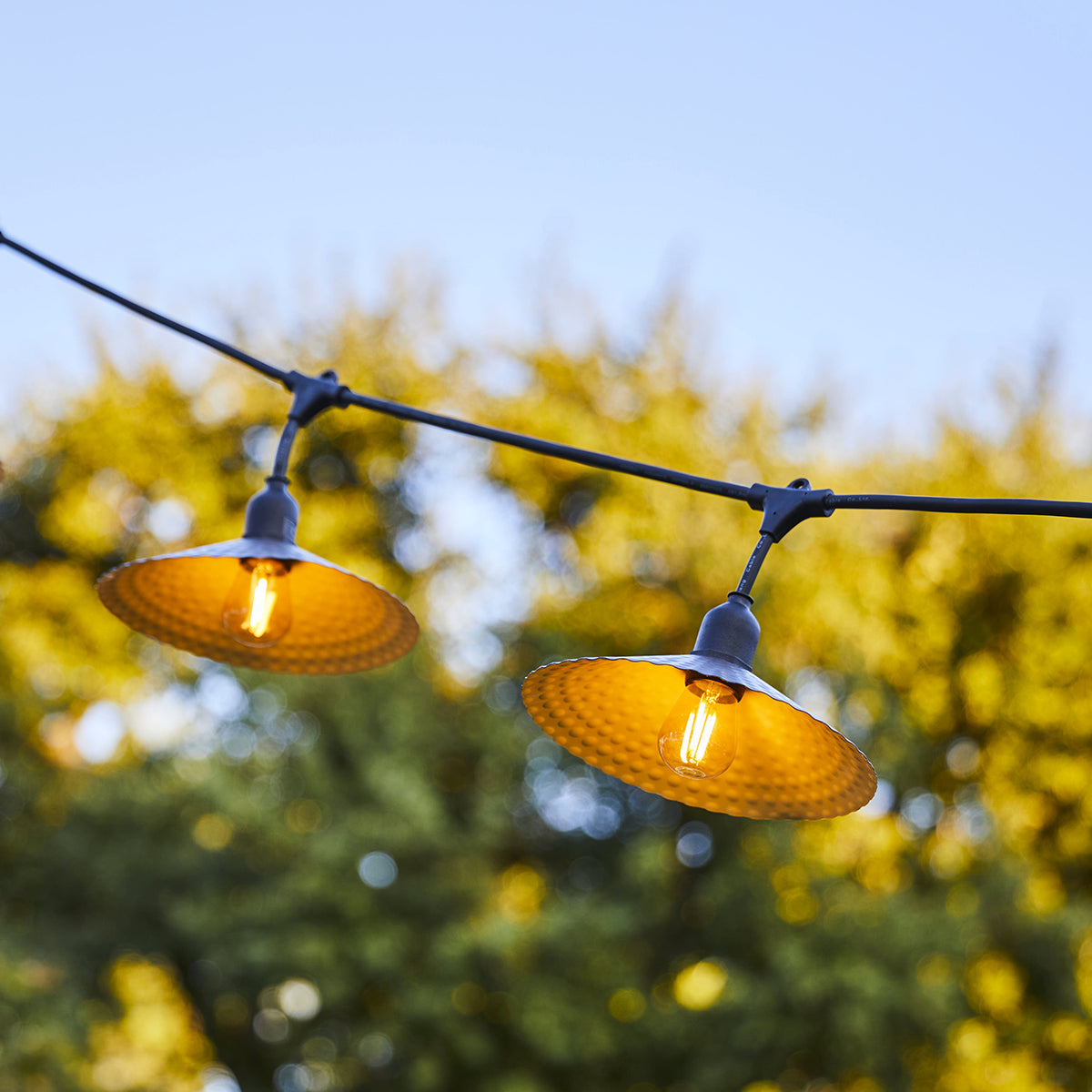 Guirlande lumineuse raccordable d'extérieur avec abat-jour en acier style vintage 10 ampoules à filament douille E27 LED blanc chaud VINTY LIGHT CONNECTABLE 6m