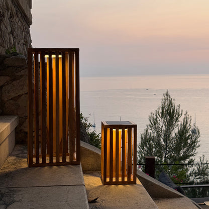 CHENNAI warmweiße dekorative LED-Solarlaterne aus massivem Teakholz H30cm