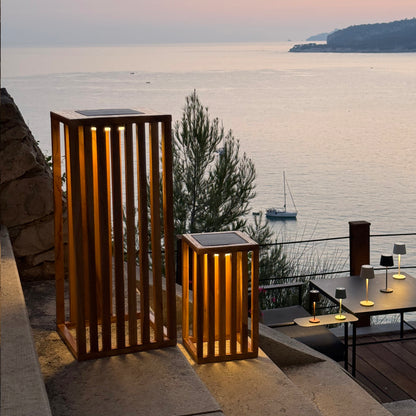 CHENNAI warmweiße dekorative LED-Solarlaterne aus massivem Teakholz H30cm