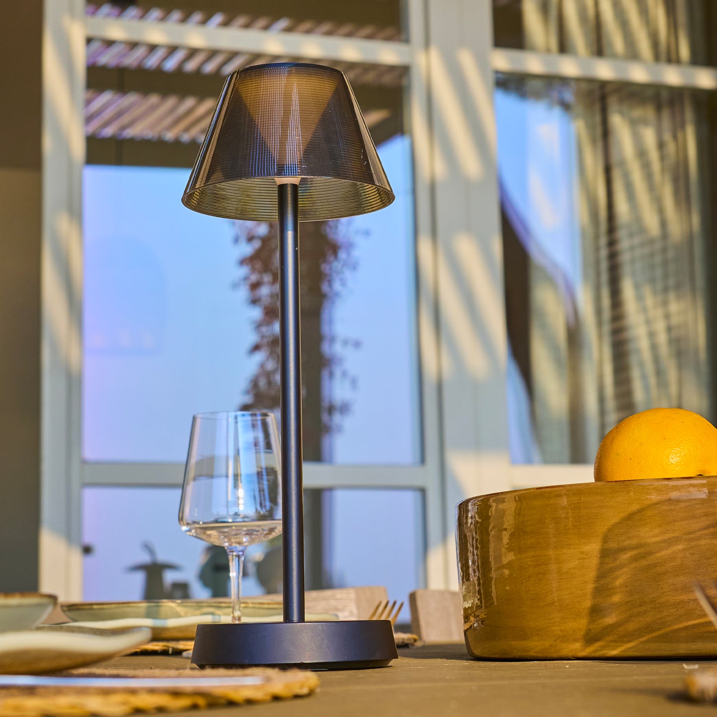 Kabellose warmweiße LED-Tischleuchte BEVERLY BLACK H34cm