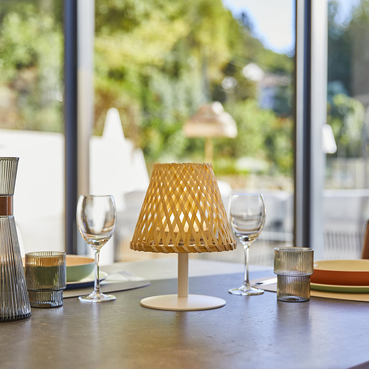 Lampe de table solaire et rechargeable LED blanc chaud/blanc dimmable Lampe de table solaire et rechargeable LED blanc chaud/blanc dimmable