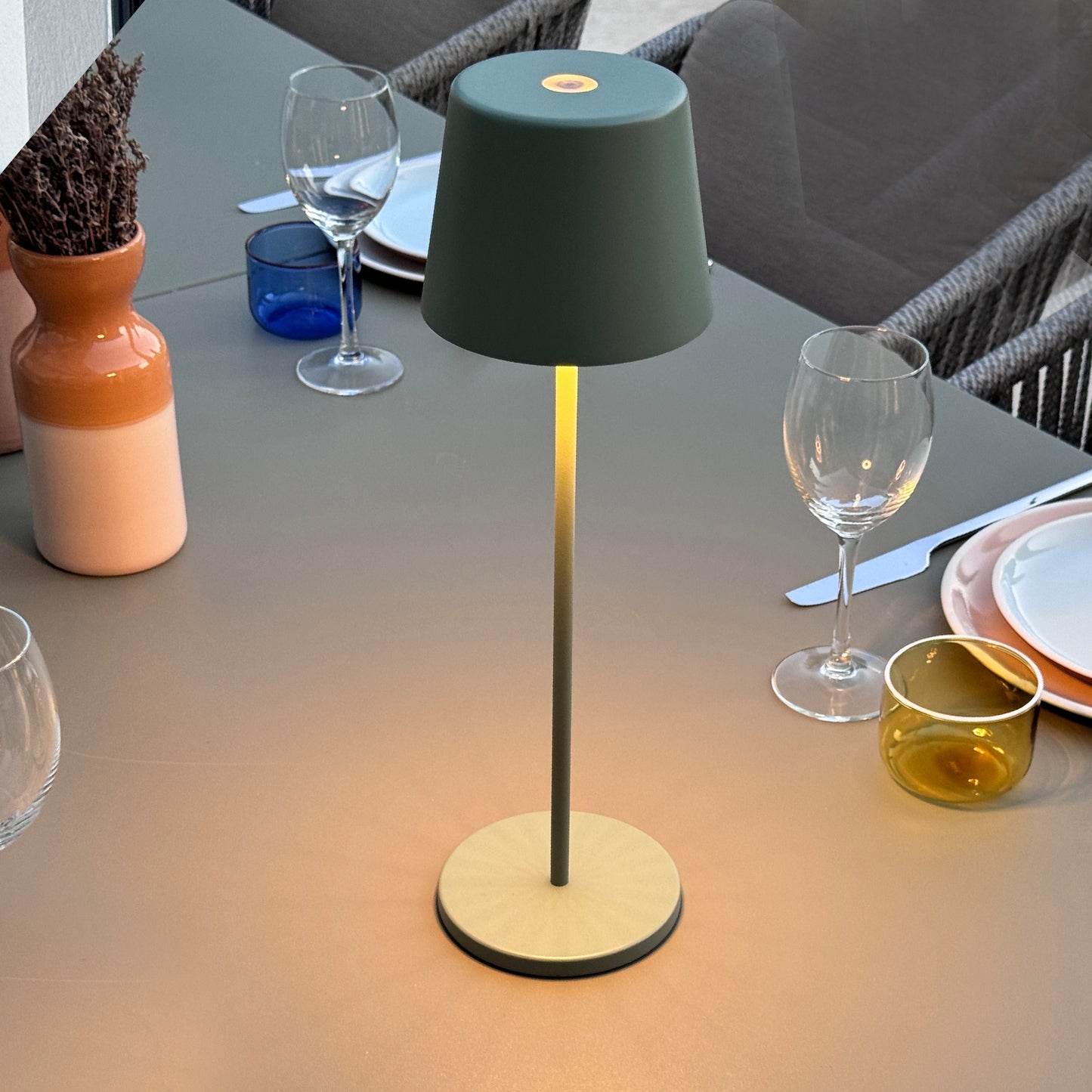 Lampe de table touch sans fil en aluminium vert KELLY OLIVE  LED blanc dimmable H38cm