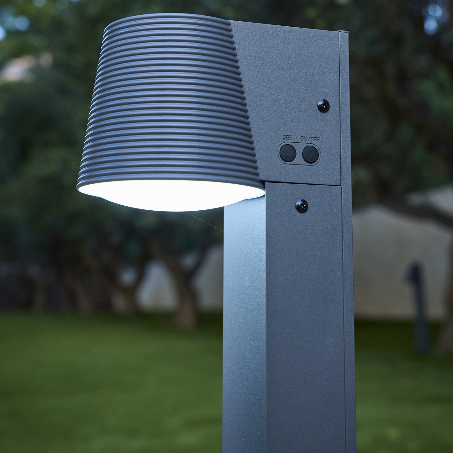 Balise solaire à fixer ou à planter LED blanc chaud/ froid SOLINE TALL H70cm