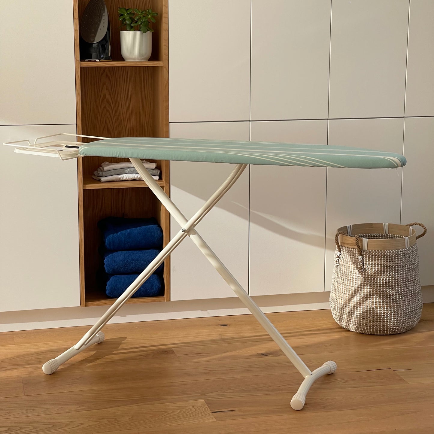 BERMUDE steel foldable ironing board 124x40 H94cm with iron rest and steam station rest