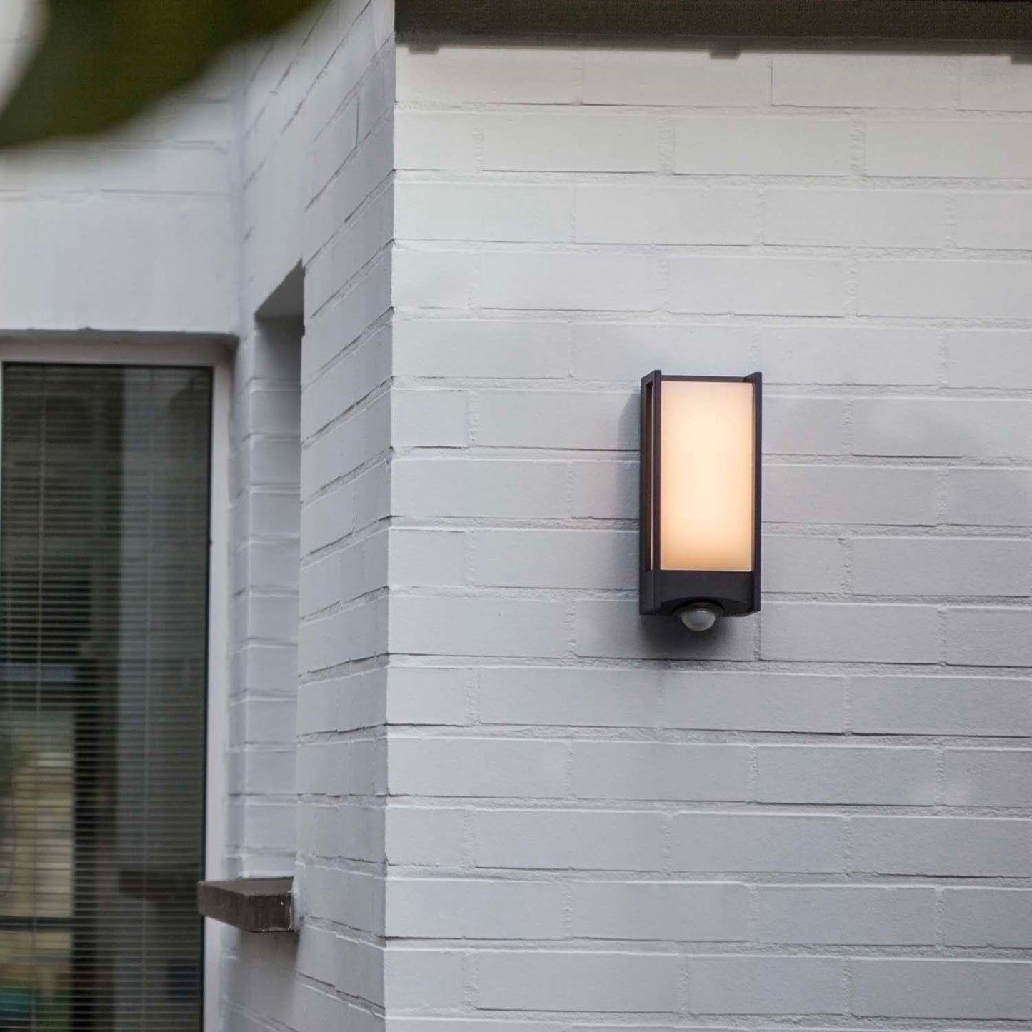 Applique murale d'extérieur sur secteur avec détecteur de mouvement QUBO GREY SENSOR aluminium gris LED blanc chaud H7,6cm