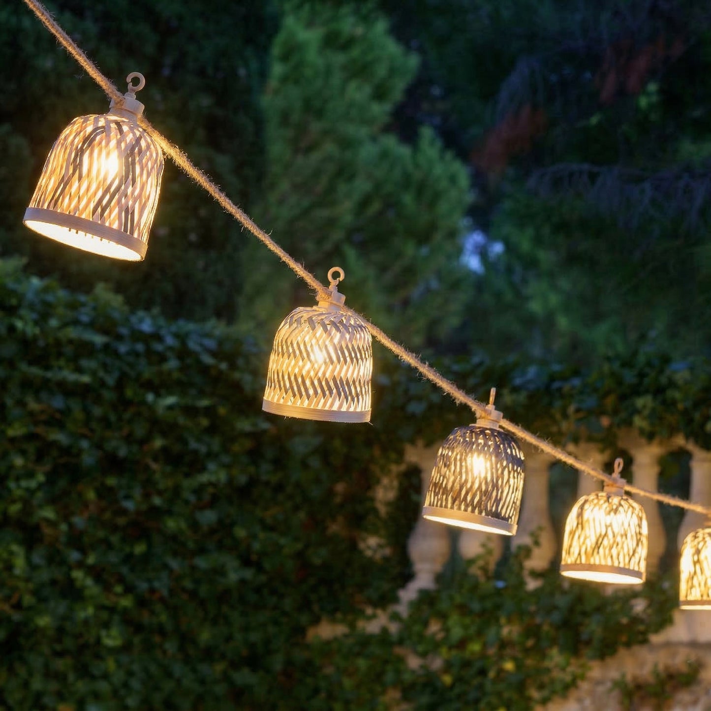 Guirlande lumineuse extérieur raccordable 10 abat-jour naturels en bambou LINA LIGHT HYBRID LED blanc chaud 8m solaire et sur secteur