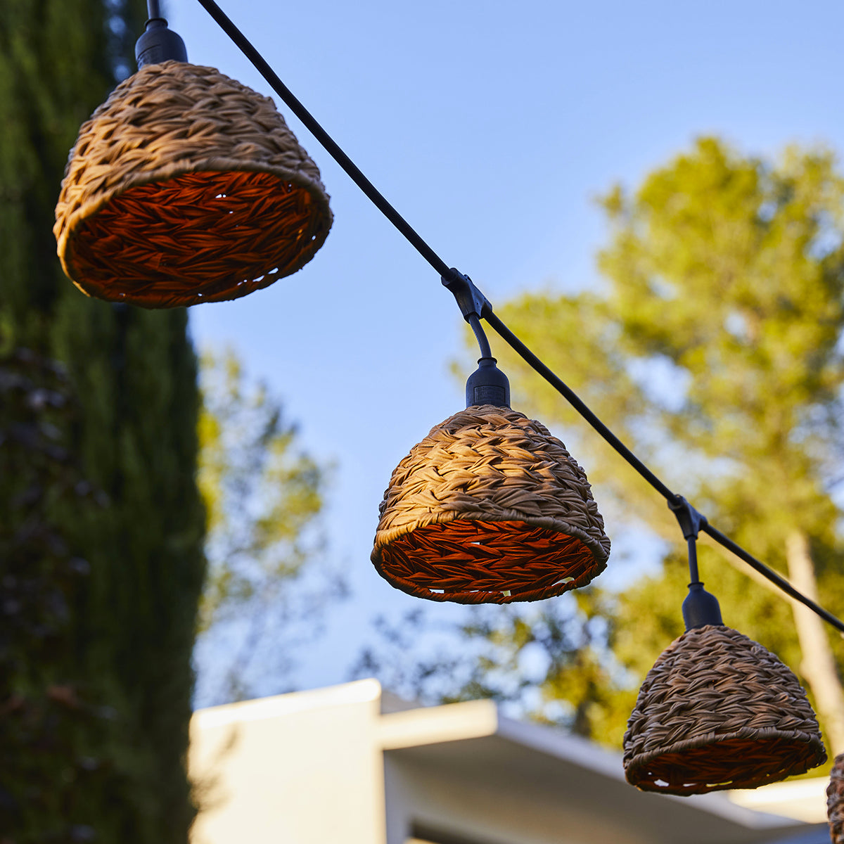 Guirlande lumineuse raccordable d'extérieur avec abat-jour en polyrotin style bohème 7 ampoules à filament douille E27 LED blanc chaud MELLOW LIGHT 6m