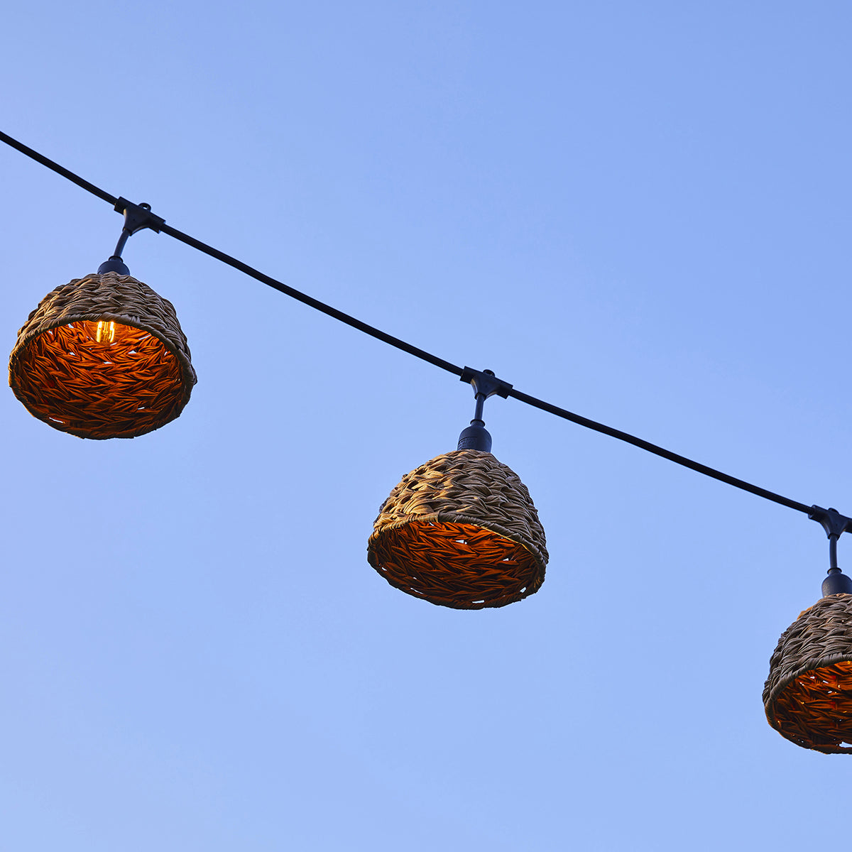 Guirlande lumineuse raccordable d'extérieur avec abat-jour en polyrotin style bohème 7 ampoules à filament douille E27 LED blanc chaud MELLOW LIGHT 6m