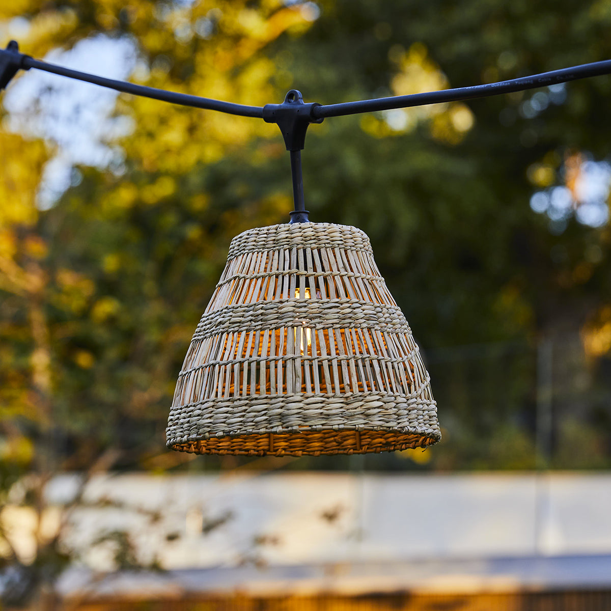 Guirlande lumineuse raccordable d'extérieur avec abat-jour en herbe marine style bohème 7 ampoules à filament douille E27 LED blanc chaud TESSA LIGHT 6m