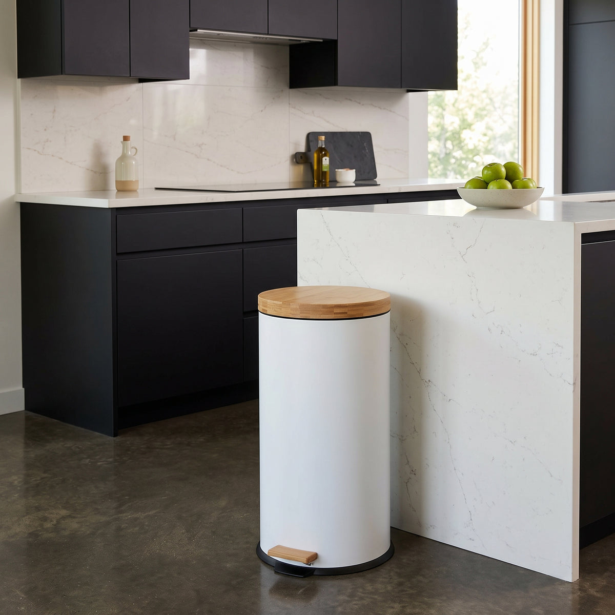 Poubelle bois de cuisine à pédale 30L Naturel FOREST Blanc en acier Inox couvercle en bambou avec seau
