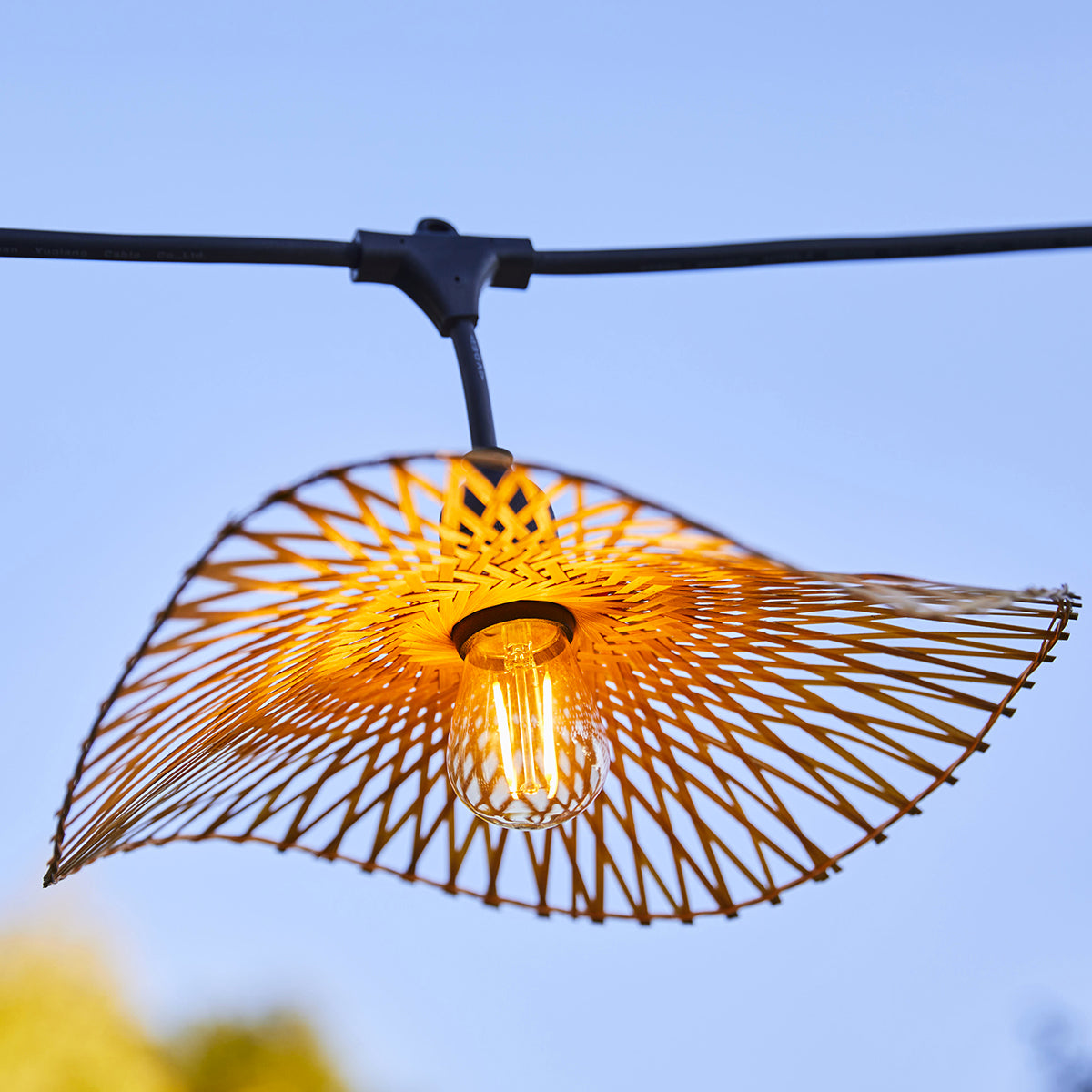 Guirlande lumineuse raccordable d'extérieur avec abat-jour en bambou naturel style bohème 7 ampoules à filament douille E27 LED blanc chaud SERENITY LIGHT 6m