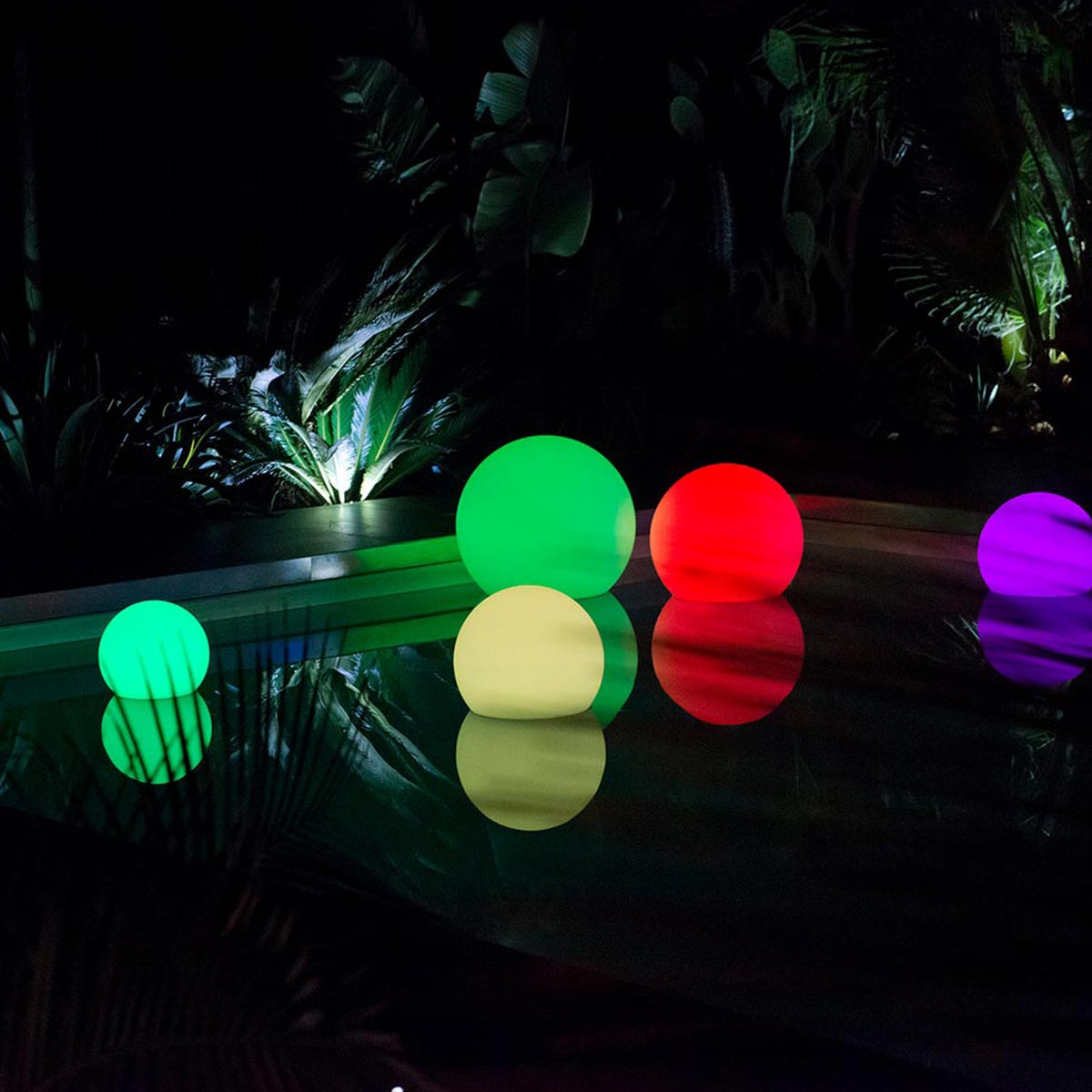 Boule lumineuse sans fil flottante LED multicolore dimmable BOBBY ∅30cm avec télécommande et socle à induction - REDDECO.com